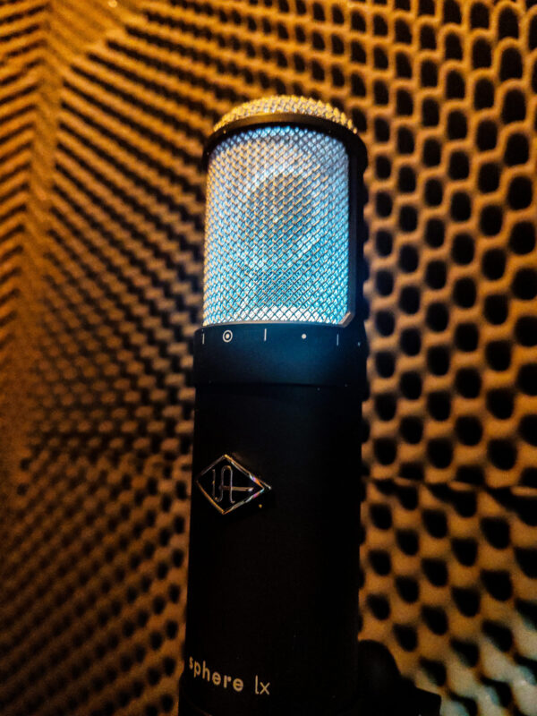 Pris de voix en studio d'enregistrement professionnel